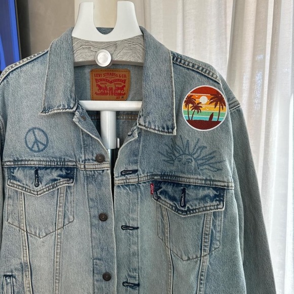 Levi's denim jacket with patches - Picture 2 of 4